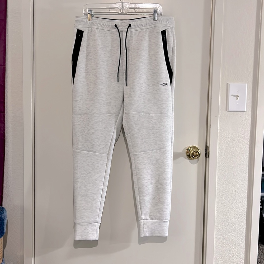 Mens AE Joggers, Size Large